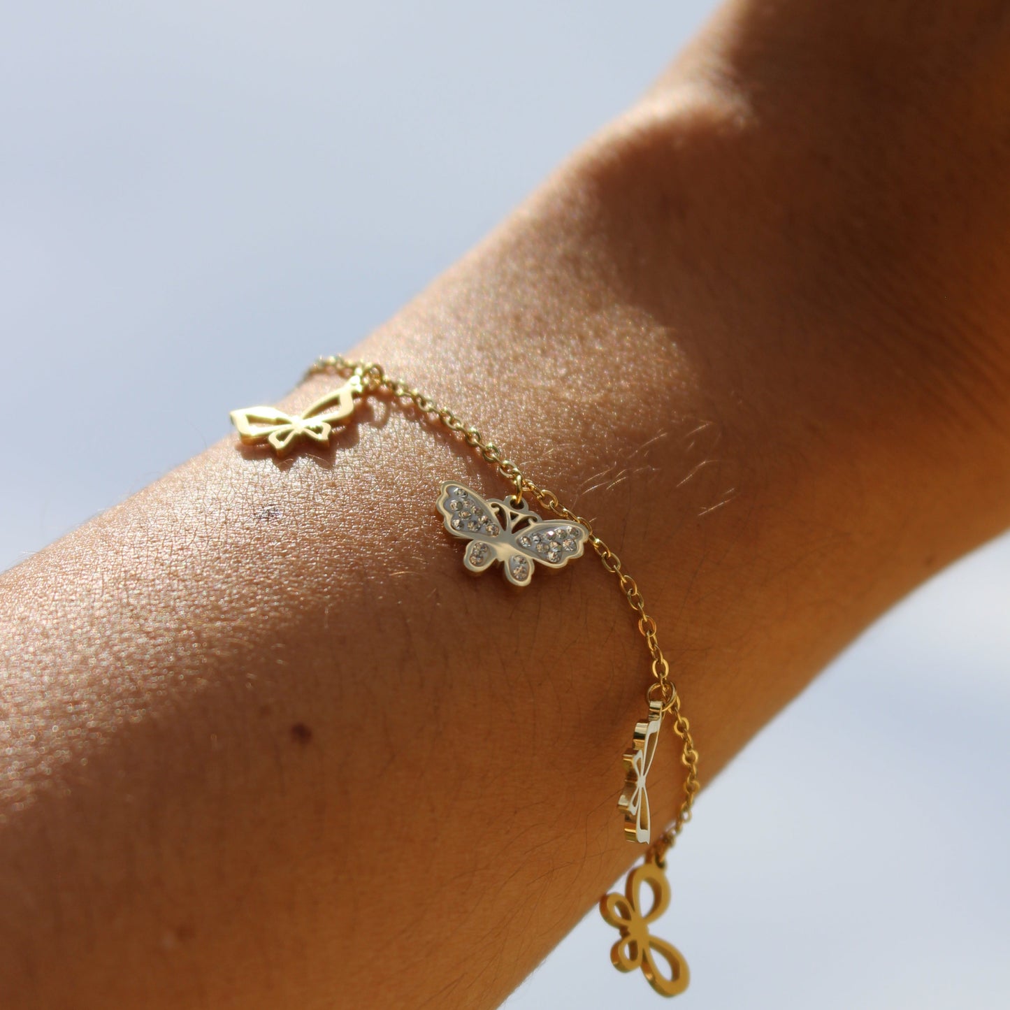 Le Bracelet avec des papillons Doré