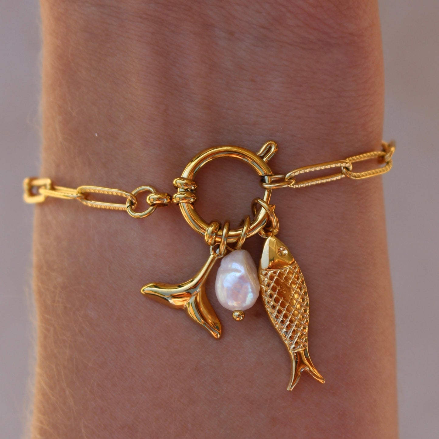 Le Bracelet avec le poisson