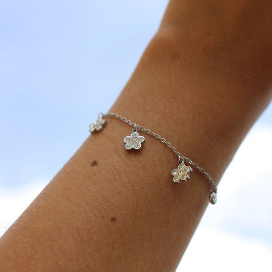 Le Bracelet avec des fleurs Argenté